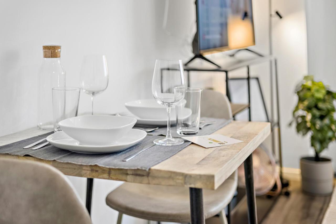 Luxomes - New Design - Kitchen - Parking Apartment Ingolstadt