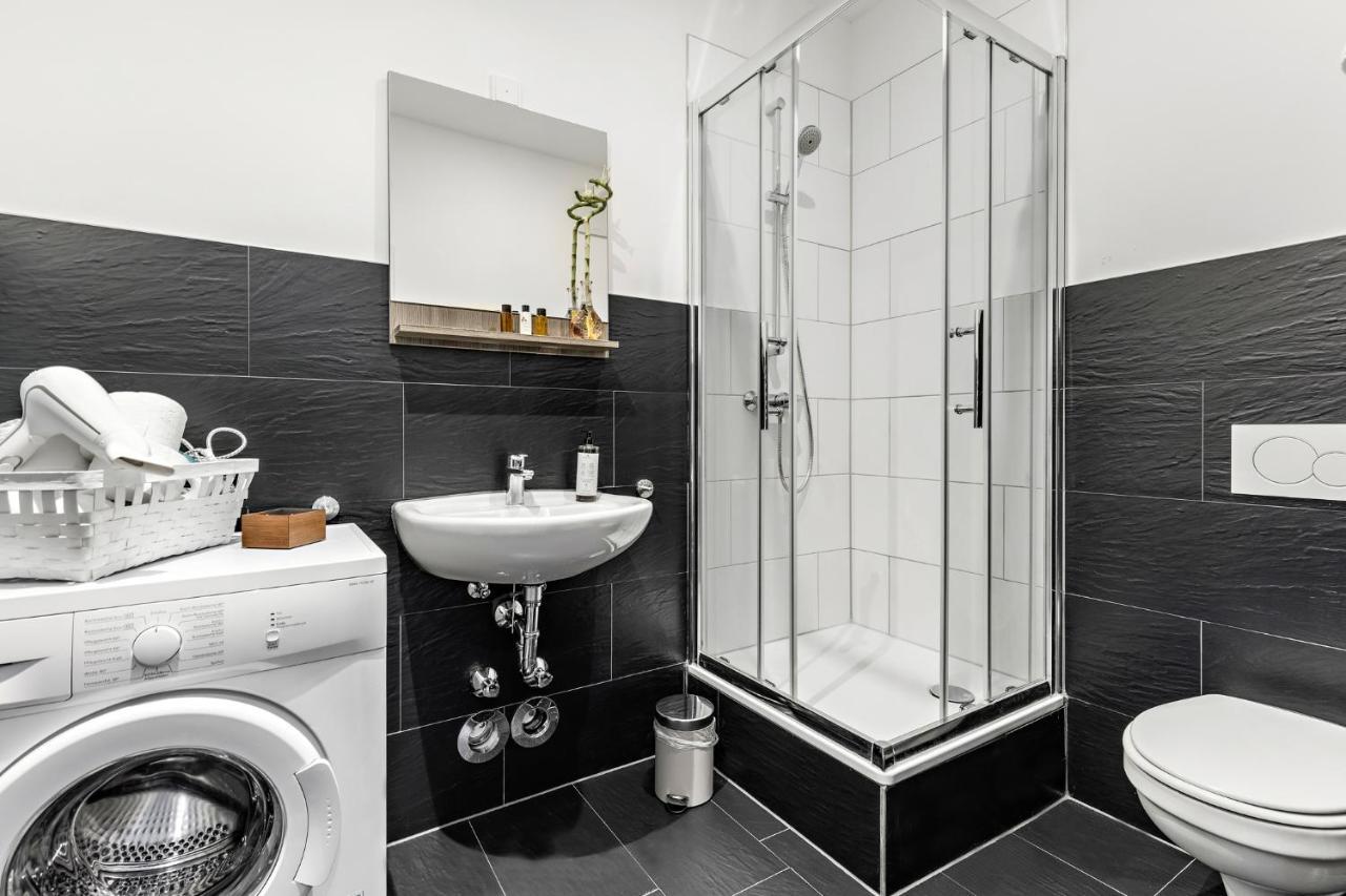 Luxomes - New Design - Kitchen - Parking Apartment