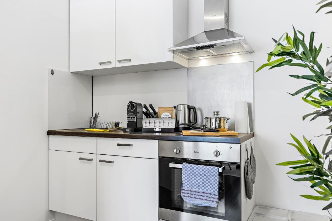 Luxomes - New Design - Kitchen - Parking Apartment