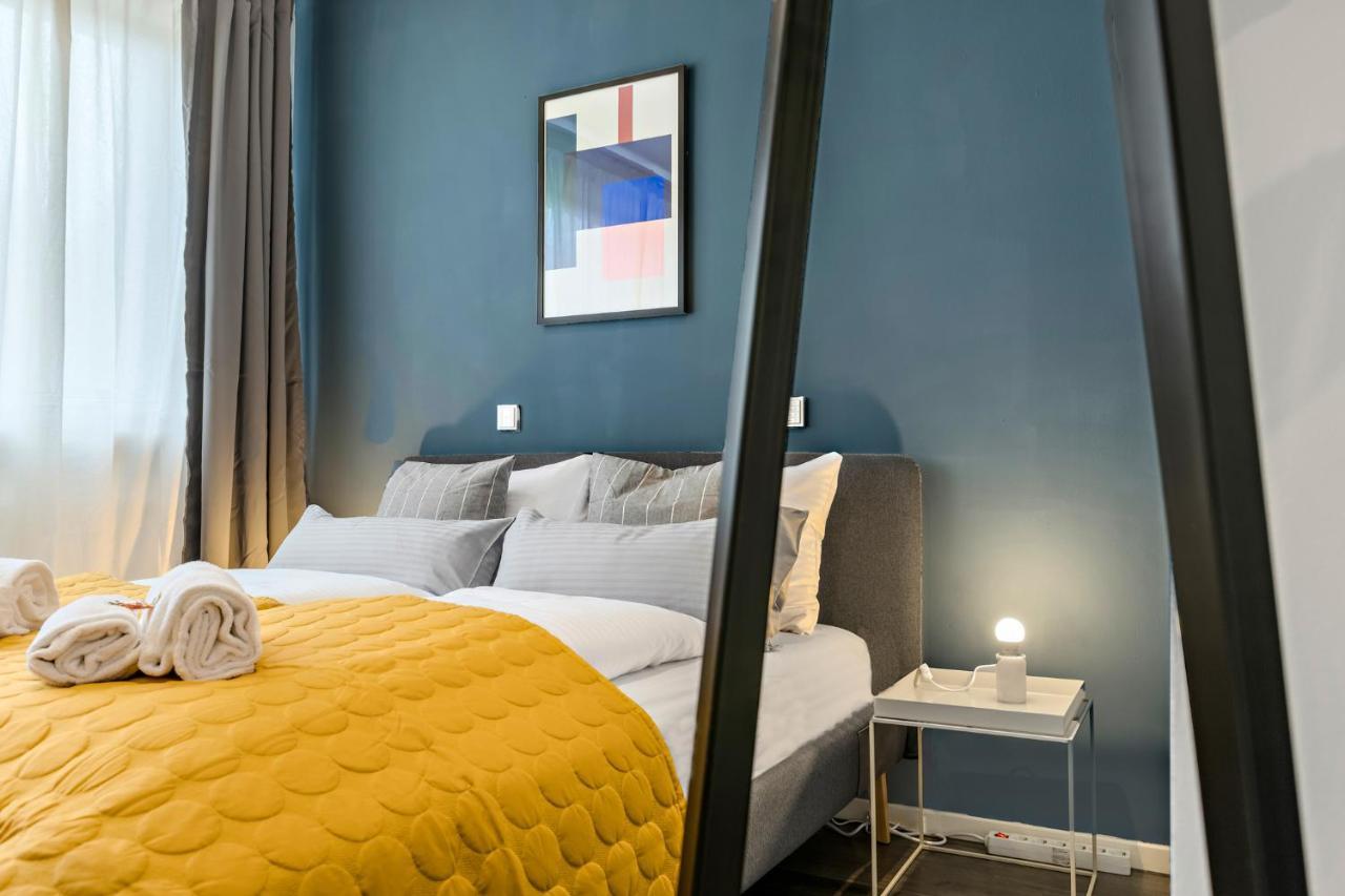 Luxomes - New Design - Kitchen - Parking Apartment Ingolstadt